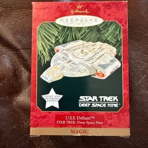 Hallmark Star Trek U.S.S. Defiant Keepsake Ornament